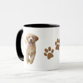 Labrador Welpen - Niedliche Schokolade und Gelbe L Tasse (Vorderseite Links)