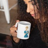 Lächeln der Krankenschwester mit Spritze Kaffeetasse