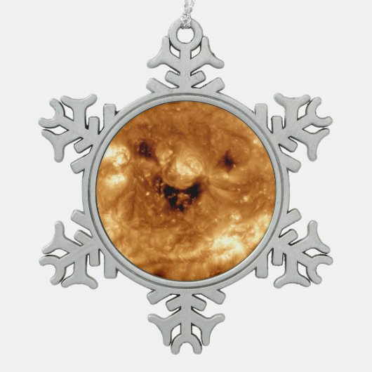 Lächeln der Sonne von der NASA-Sonnenstudio Schneeflocken Zinn-Ornament (Vorderseite)
