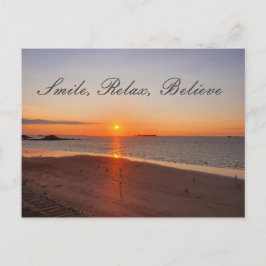 Lächeln, entspannen, glauben postkarte