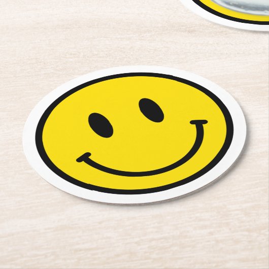 Lächeln glücklich Gesicht Emoji Yellow Schwarz-wei Runder Pappuntersetzer (Angewinkelt)