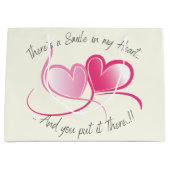 Lächeln in Valentinas Herz Große Geschenktüte (Vorderseite)