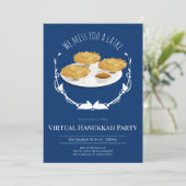 Lächeln Latkes Blue White Virtual Hanukkah Party Einladung (Stehend Vorderseite)