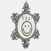 Lächeln mit Kaffeebohnen Schneeflocken Zinn-Ornament (Links)