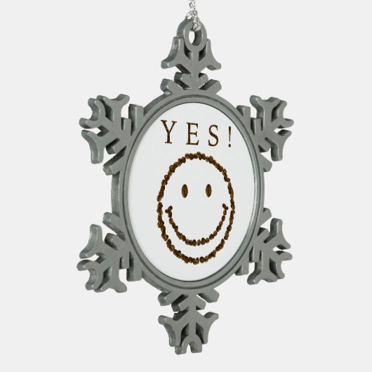 Lächeln mit Kaffeebohnen Schneeflocken Zinn-Ornament (Links)