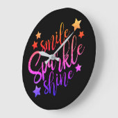 Lächeln-Schein-Glanz-Schwarz-multi farbiges Zitat Große Wanduhr (Winkel)