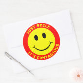 Lächeln Sie einfach, es ist ansteckend Runder Aufkleber (Umschlag)
