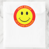 Lächeln Sie einfach, es ist ansteckend Runder Aufkleber (Tasche)
