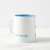 Lächeln Sie lustige Typografie Zweifarbige Tasse (Vorderseite Links)