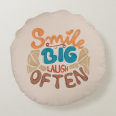 Lächeln Sie oft Big Lächeln: Freude Rundes Kissen (Rückseite)