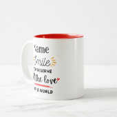 Lächeln Sie verdienen die ganze Liebe der Welt Zweifarbige Tasse (Vorderseite Links)