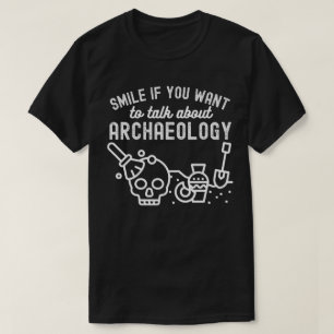 Lächeln Sie, wenn Sie über Archäologie sprechen mö T-Shirt