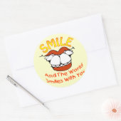 Lächeln und die Welt lächelt mit dir Runder Aufkleber (Umschlag)