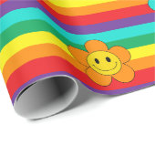 Lächeln von Emoji Daisies auf Regenbogenstreifen Geschenkpapier (Rolleneckpunkt)