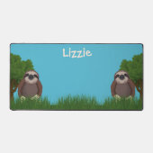 Lächelnd Niedliches Faultier Mit Monogramm Schreibtischunterlage (Vorderseite)