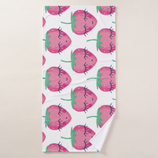 Lächelnd schlafende Erdbeeren, niedliches Muster. Badehandtuch
