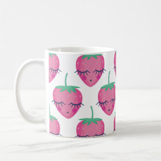Lächelnd schlafende Erdbeeren, niedliches Muster. Kaffeetasse