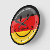 Lächelnde deutsche Flagge Runde Wanduhr (Winkel)