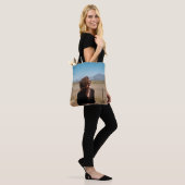 Lächelnde Frau auf braunem und grünem Feld Tasche (Am Model)