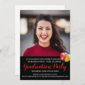 Lächelnde Frauen in der Red Graduation Party Einladung (Vorne/Hinten)