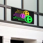 Lächelnde Gesichter Banner (Äußeres Gebäude)