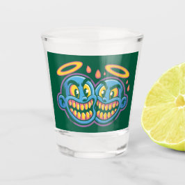 Lächelnde Gesichter. Schnapsglas