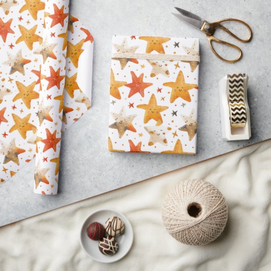 Lächelnde Kinder in den roten und gelben Sternen Geschenkpapier (Kunsthandwerk)