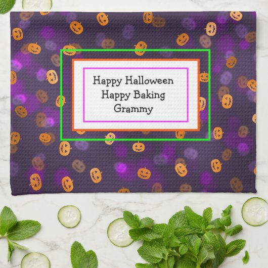 Lächelnde Kürbislaterne Pumpkins Bokeh Pattern Geschirrtuch (Gefaltet)