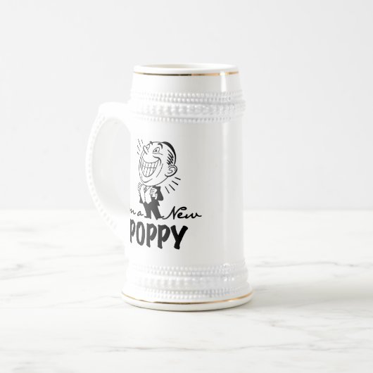 Lächelnde neue Mohnblüten und T - Shirt Bierglas (Vorderseite Links)