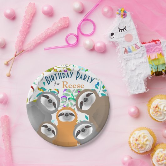 Lächelnde Party-Schlitze mit verwirbelten Streamer Pappteller (Party)