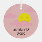 Lächelnde Sonne mit Popcorn Wolken: Hazy Pink Ornament Aus Glas (Rückseite)