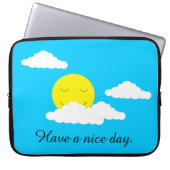 Lächelnde Sonne mit Popcorn Wolken: Laptopschutzhülle (Vorderseite)