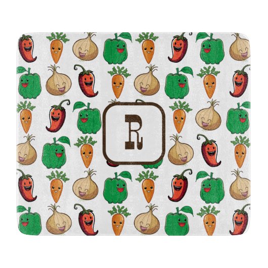 Lächelnde Veggies Mit Monogramm Schneidebrett (Vorderseite)