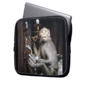 lächelnder Affe Laptopschutzhülle (Vorderseite Links)