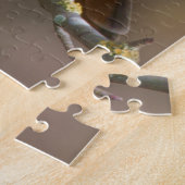 Lächelnder ash-gethroter Flycatcher auf der Zweigs Puzzle (Seite)