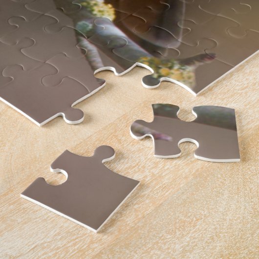 Lächelnder ash-gethroter Flycatcher auf der Zweigs Puzzle (Seite)