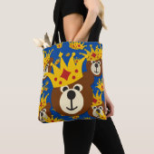 Lächelnder Bär mit Kronmuster Tasche (Von Nahem)
