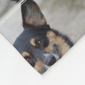 Lächelnder Corgi Fleecedecke (Ecke)