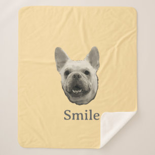 Lächelnder Französische Bulldogge Beige Sherpadecke