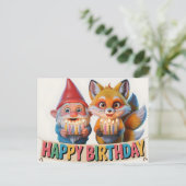 Lächelnder Gartenzwerg und Fuchswelpen-Geburtstag Postkarte (Stehend Vorderseite)