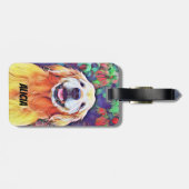 Lächelnder golden retriever-Hund in den Gepäckanhänger (Rückseite horizontal)