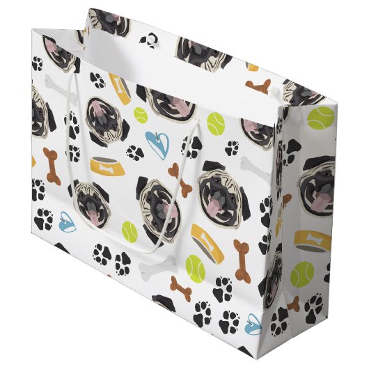 Lächelnder HundeMops Große Geschenktüte (Vorderseite Schrägansicht)
