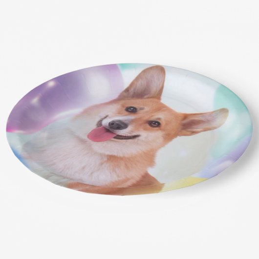 Lächelnder Pembroke-WaliserCorgi mit Ballonen Pappteller (Schrägansicht)