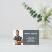 Lächelnder Personal Trainer | Fitness Visitenkarte (Stehend Vorderseite)