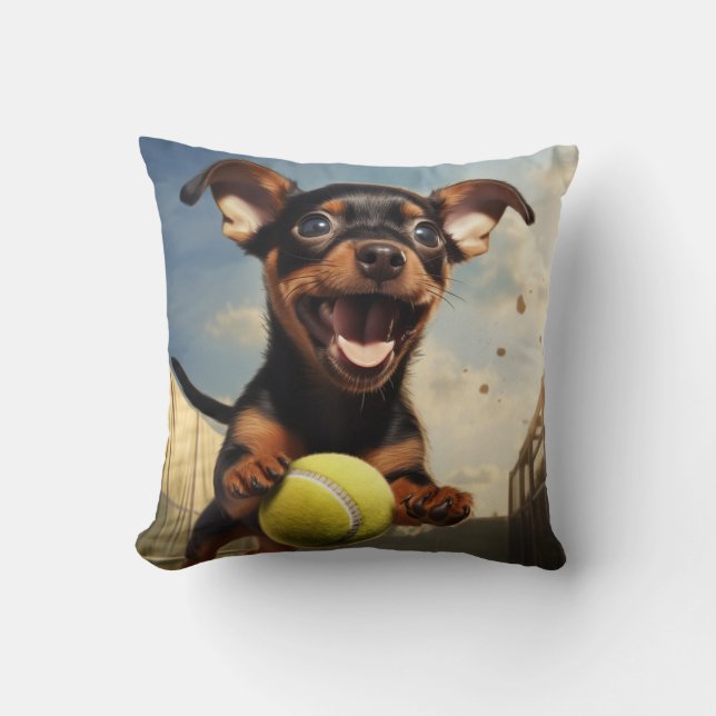 🐶 Lächelnder Pinscher Welpe mit Tennisball Kissen (Vorderseite)