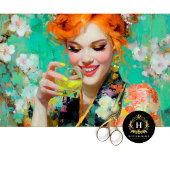 Lächelnder Redhead mit Lemon Cocktail Decoupage Seidenpapier