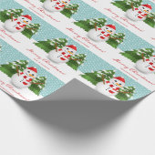 Lächelnder Schneemann im Winterwald frohe Weihnach Geschenkpapier (Ecke)