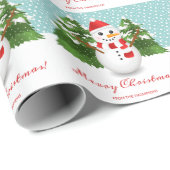 Lächelnder Schneemann im Winterwald frohe Weihnach Geschenkpapier (Rolleneckpunkt)