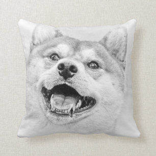 Lächelnder Shiba Inu Hund Kissen