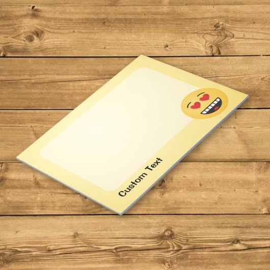 Lächelndes Gesicht mit Herz-förmigen Augen Notepad Notizblock